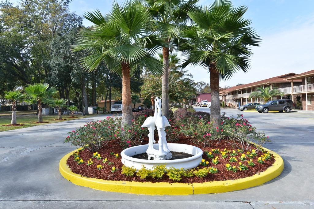 Savannah Inn&Suites Servis gambar